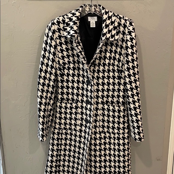 LOFT Jackets & Blazers - Loft wool houndstooth mid length coat size 4